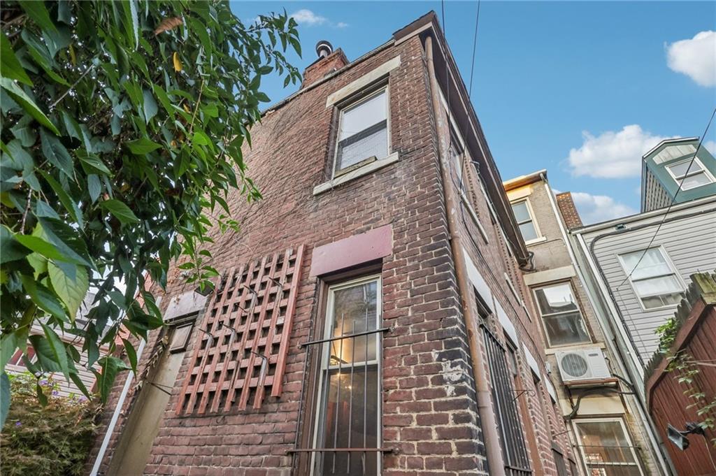 1218 Sherman Avenue Pittsburgh, PA 15212 - Photo 6 of 48 a front view of a building