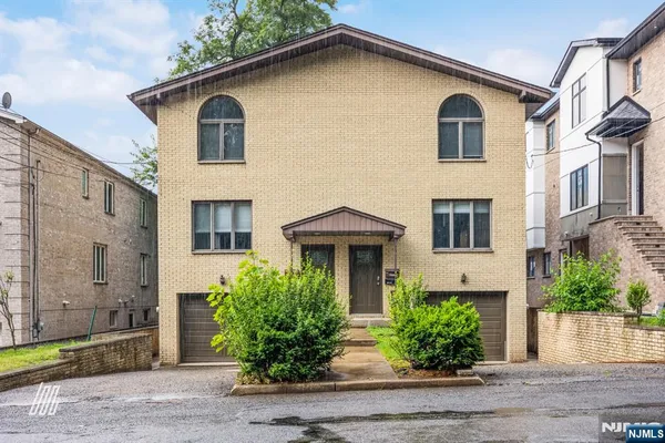 $4,100 | 213 5th Street, Unit A, Palisades Park, NJ 07650