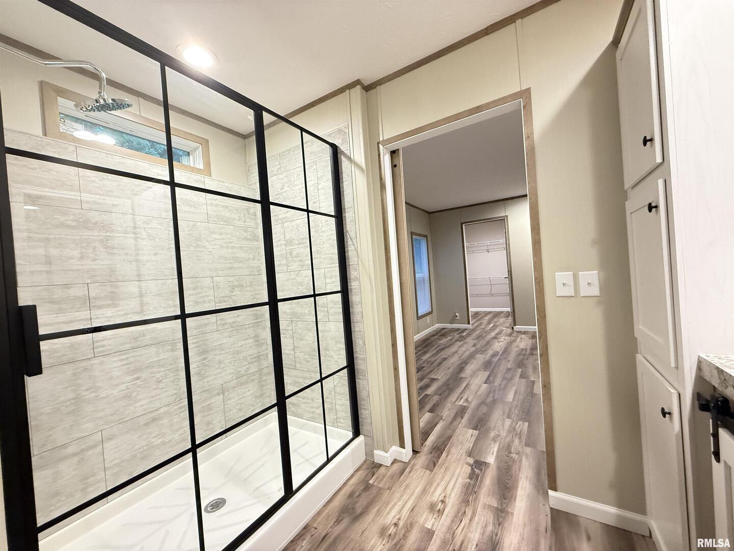 9049 Grassy Road Marion, IL 62959 - Photo 21 of 45 a view of a interior of the house