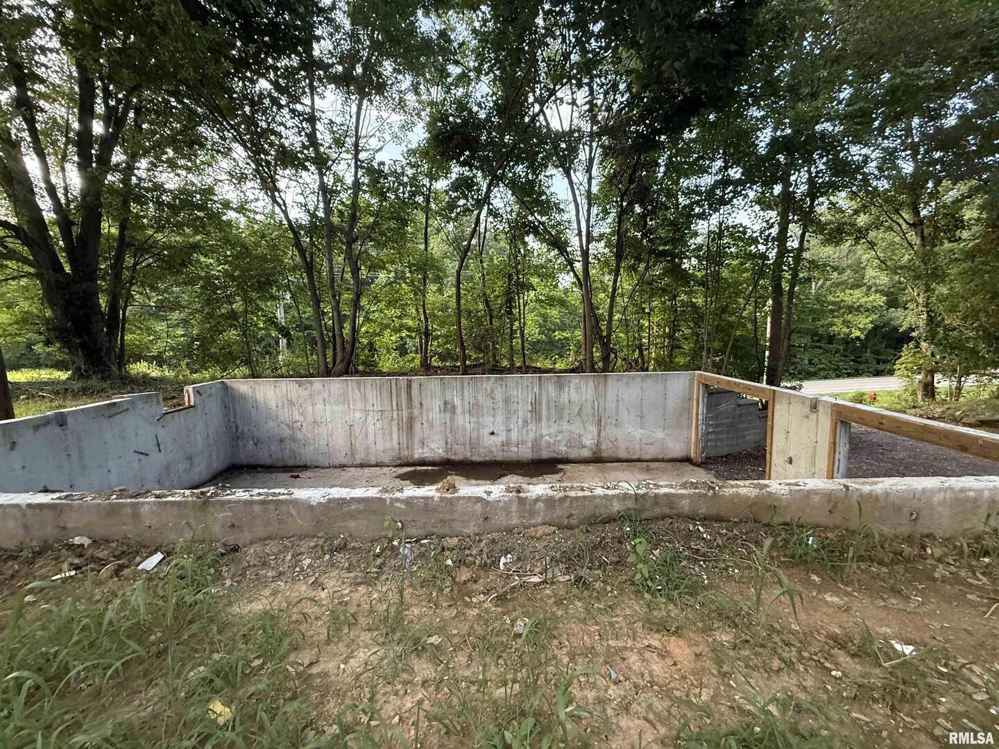 9049 Grassy Road Marion, IL 62959 - Photo 42 of 45 a view of a backyard