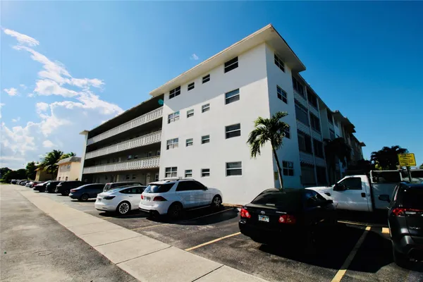 $1,500 | Undisclosed Address, Hallandale Beach, FL 33009