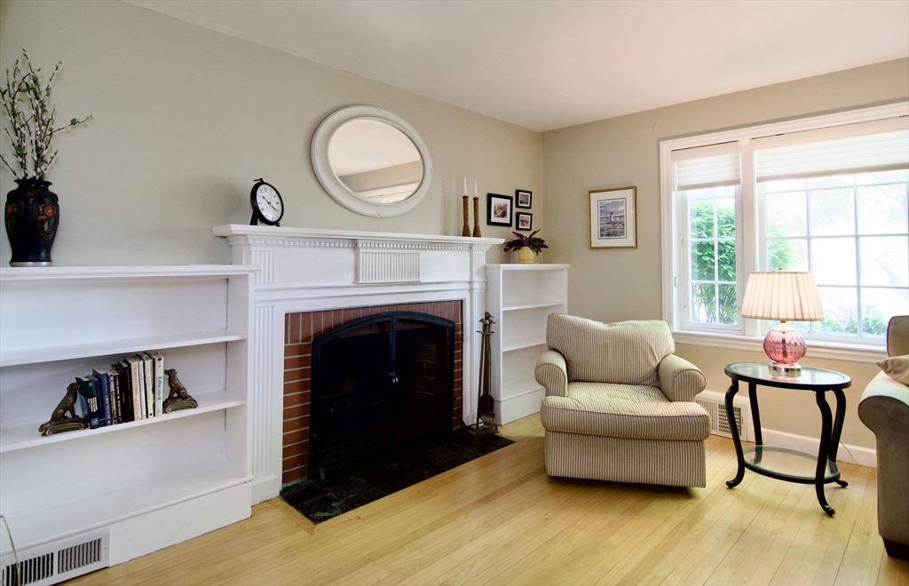129 Chalmers Street Springfield, MA 01118 - Photo 8 of 42
