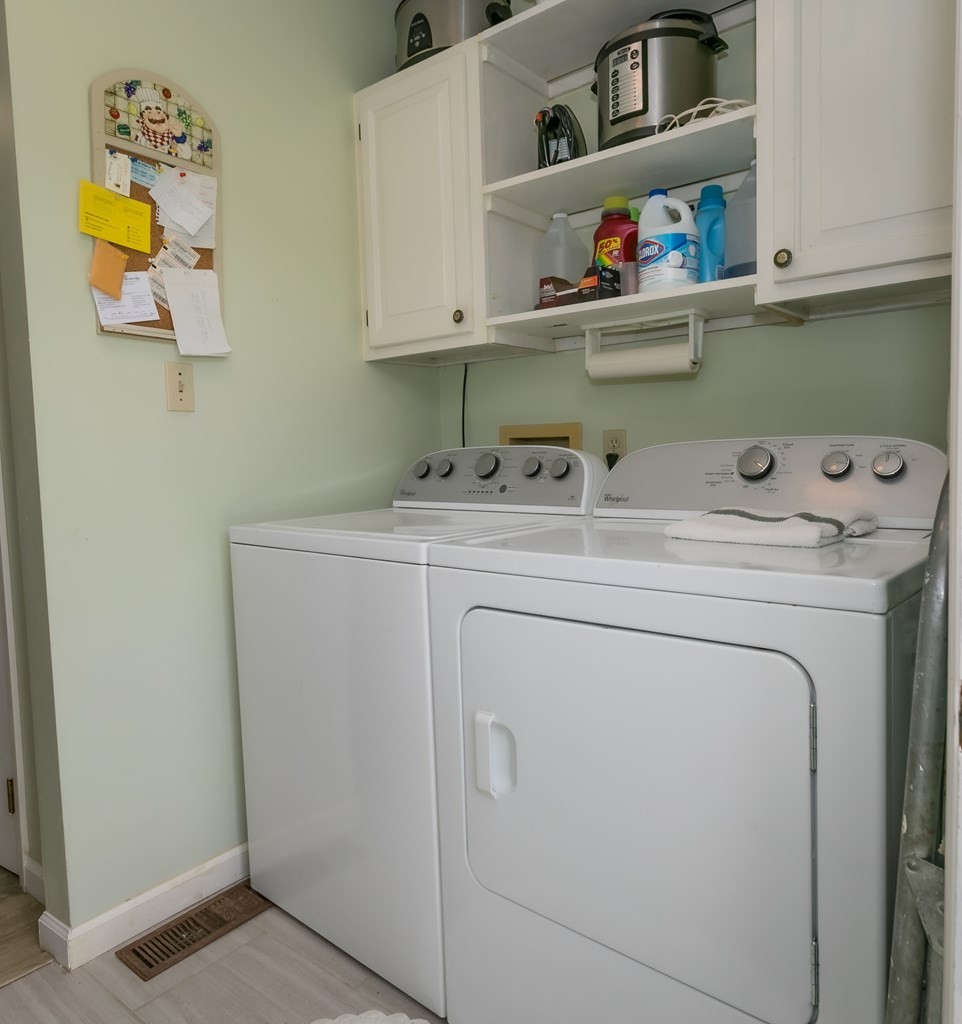3108 Fortenberry Road Kodak, TN 37764 - Photo 28 of 47 a utility room with dryer and washer
