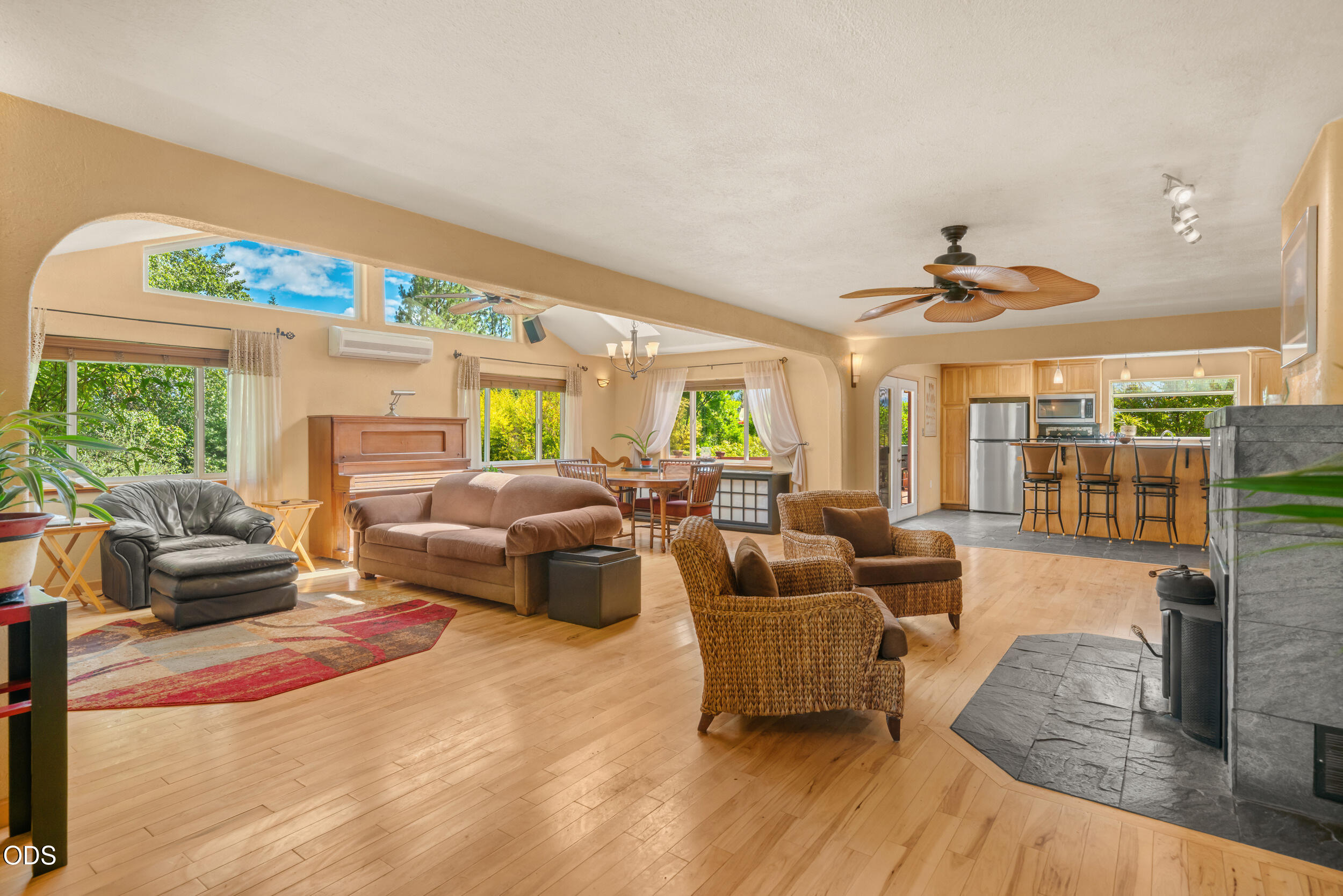255 Carmen Road Talent, OR 97540 - Photo 4 of 56