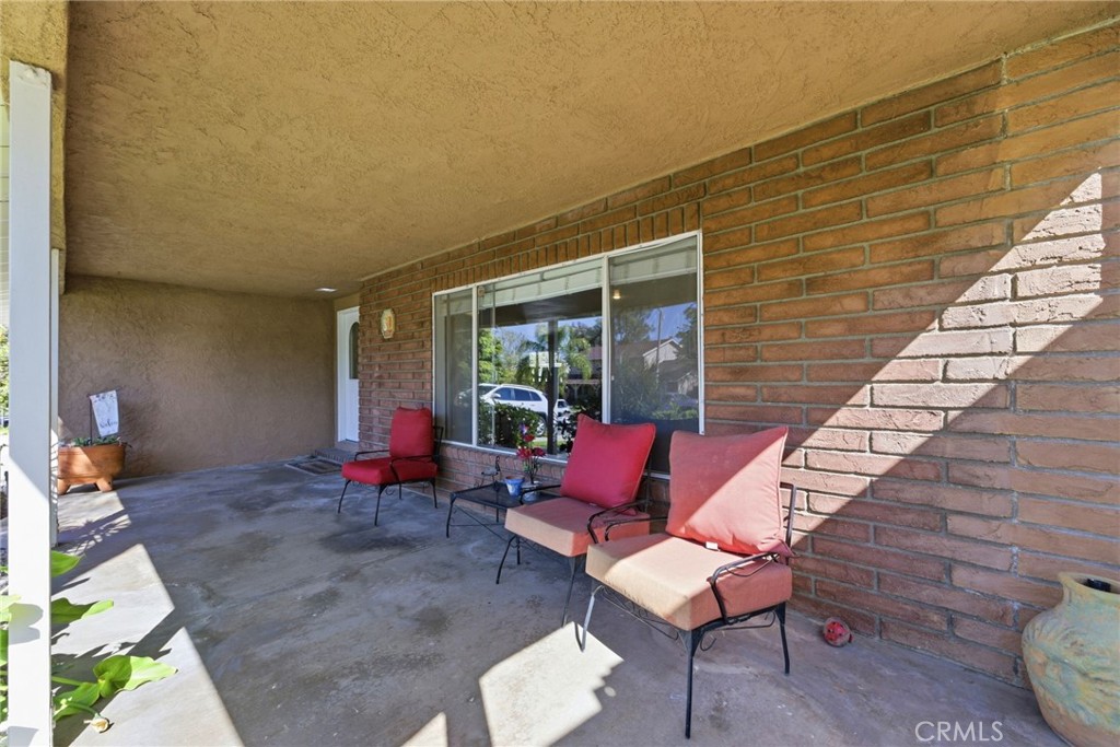 11246 Coolwater Drive Riverside, CA 92505 - Photo 4 of 41