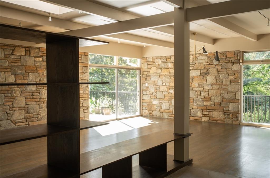 627 Old Ivy Road Northeast Atlanta, GA 30342 - Photo 5 of 29 Gallery Image 5