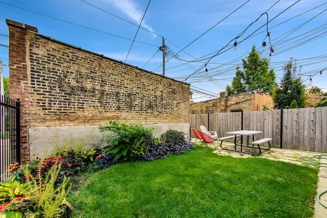 $2,500 | 2225 West Waveland Avenue, Unit 2W, Chicago, IL 60618