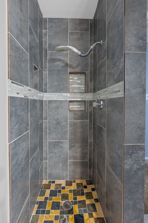 2104 Cullen Avenue, Unit 4224 Austin, TX 78757 - Photo 21 of 24 a bathroom with a shower