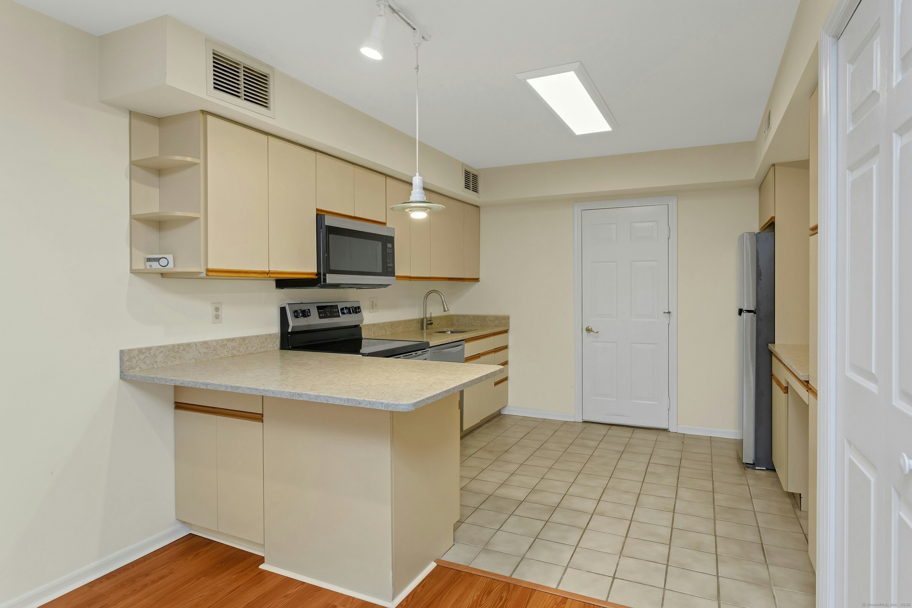 351 Pemberwick Road, Unit 111 Greenwich, CT 06831 - Photo 12 of 22