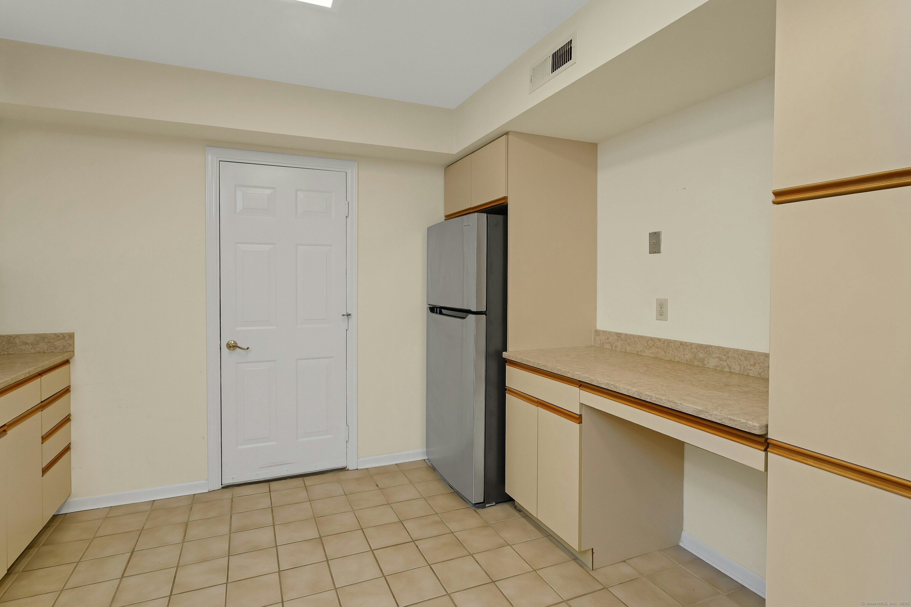 351 Pemberwick Road, Unit 111 Greenwich, CT 06831 - Photo 13 of 22