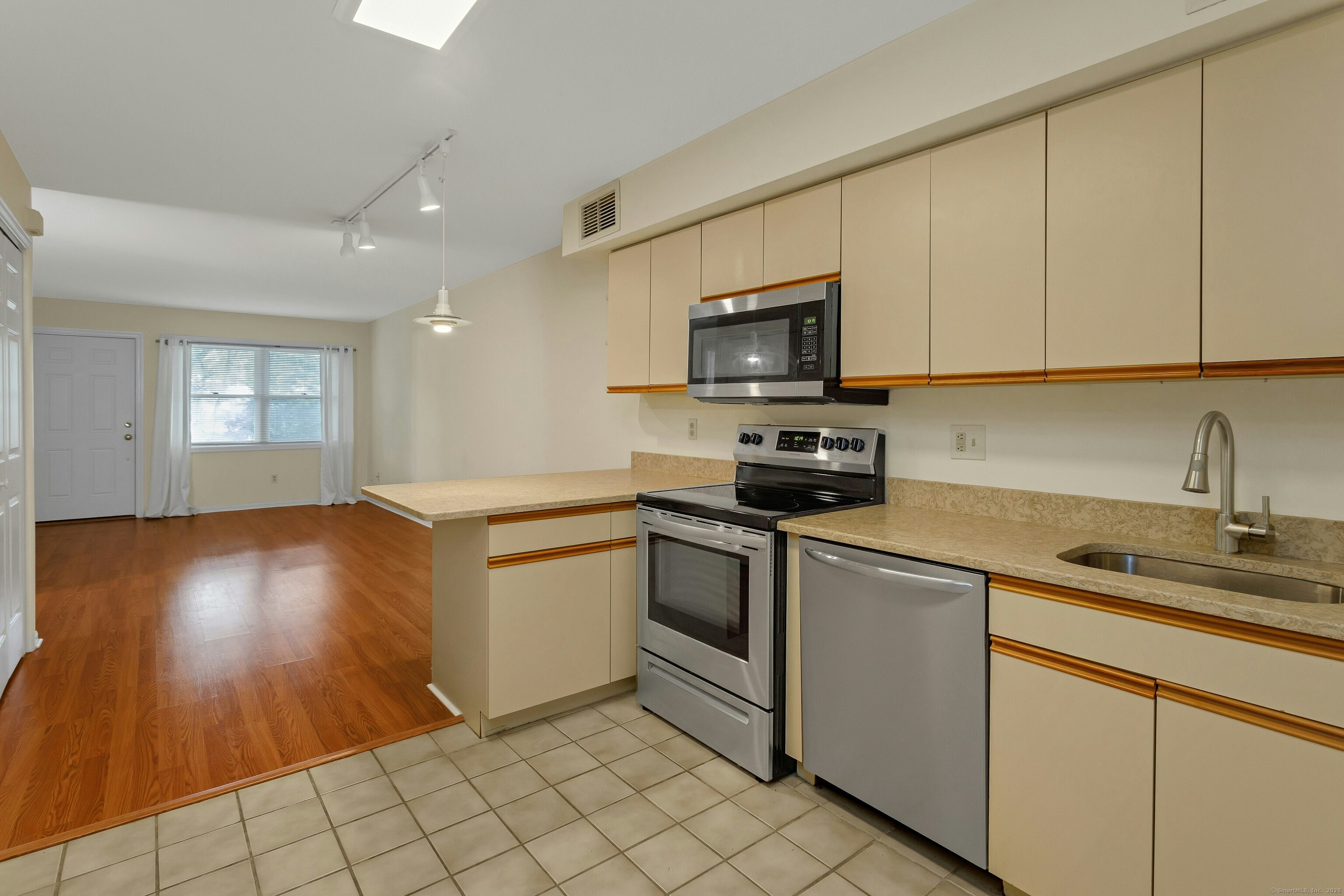 351 Pemberwick Road, Unit 111 Greenwich, CT 06831 - Photo 14 of 22