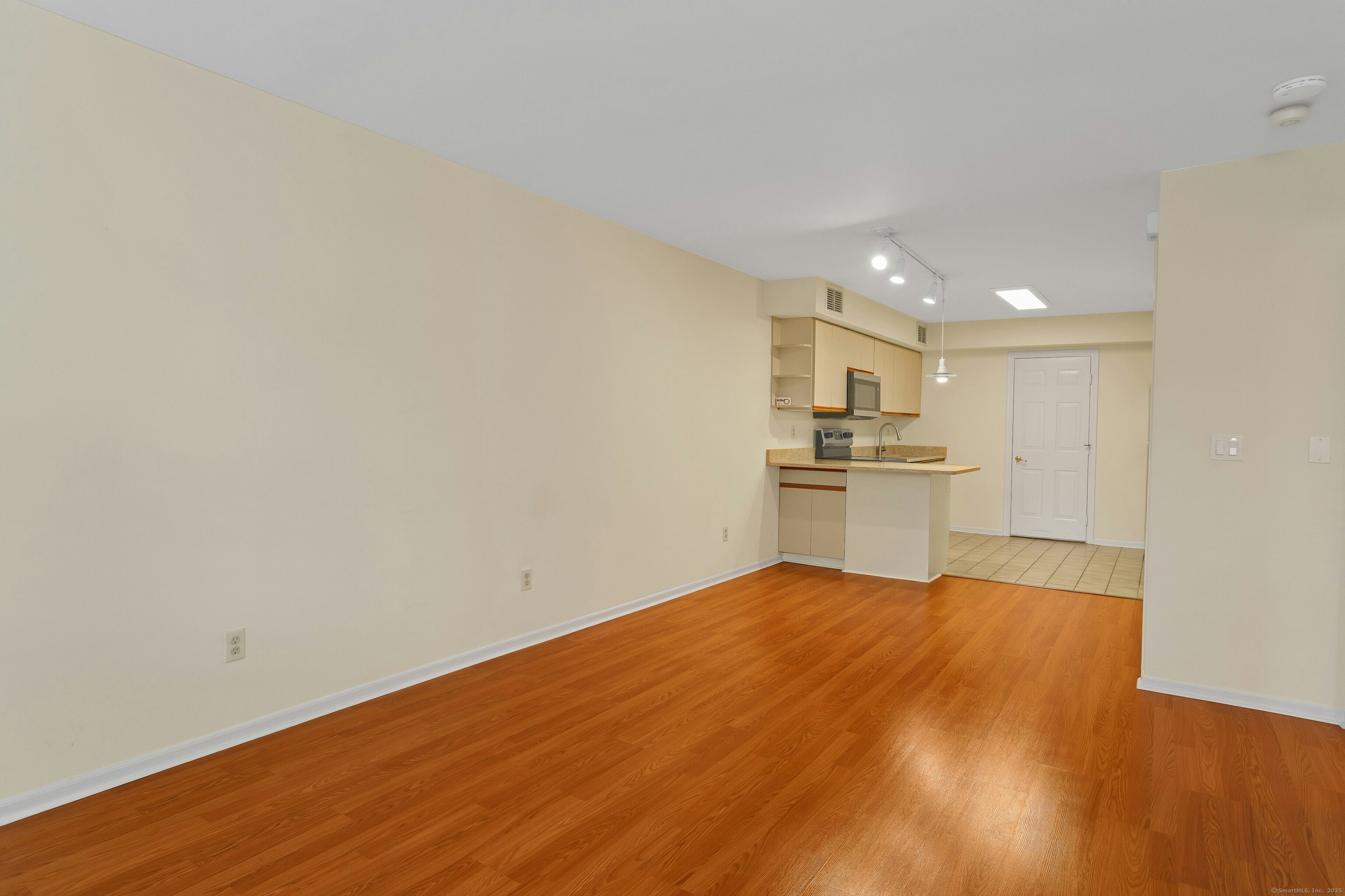 351 Pemberwick Road, Unit 111 Greenwich, CT 06831 - Photo 7 of 22