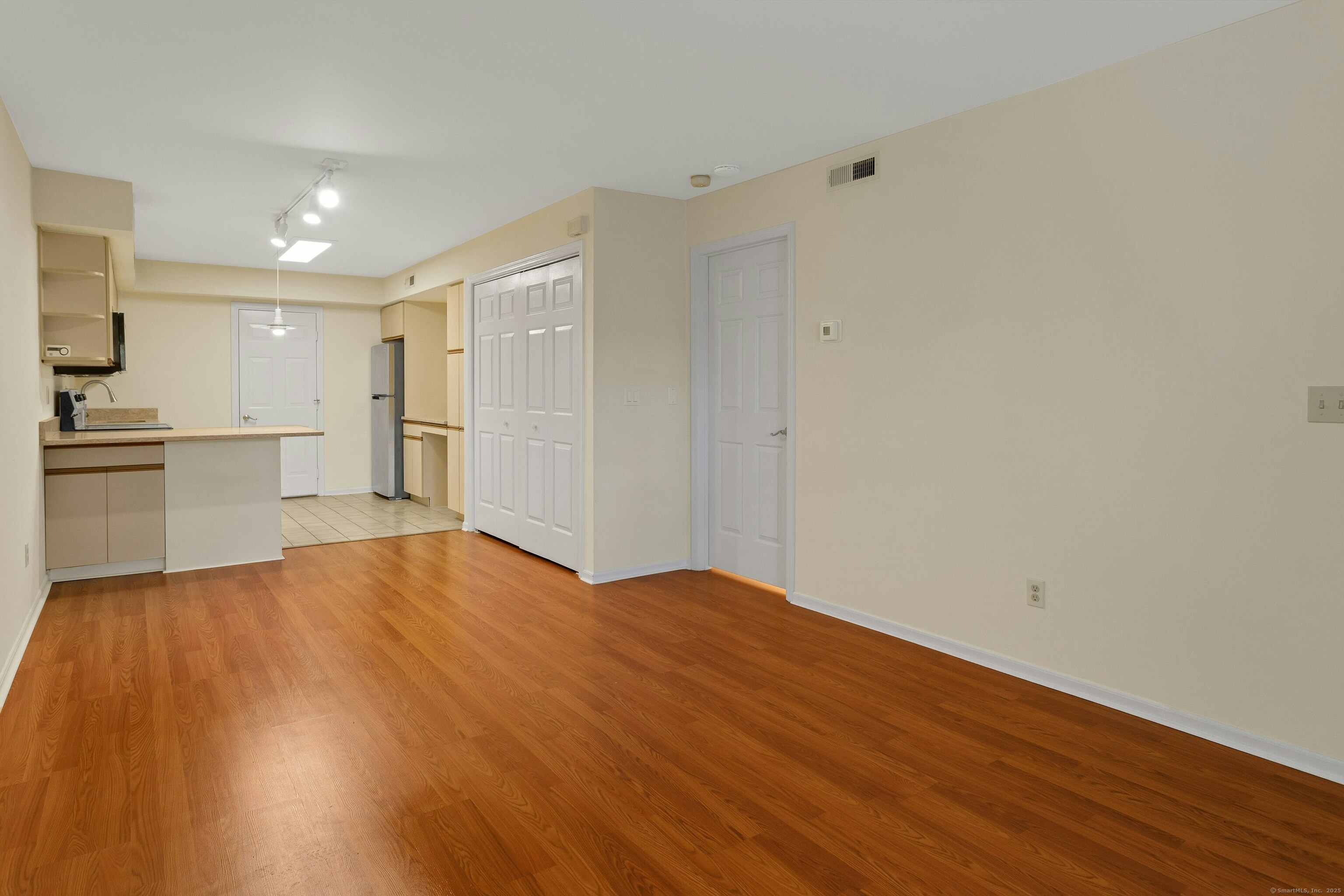 351 Pemberwick Road, Unit 111 Greenwich, CT 06831 - Photo 9 of 22