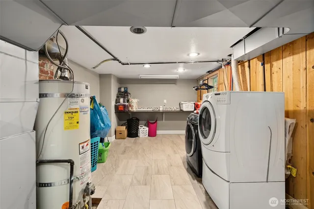 a view of kitchen with washer and dryer