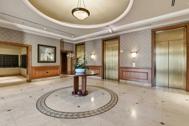 a view of livingroom with furniture