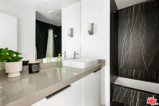 $949,000 | 1400 North Sweetzer Avenue, Unit 106, West Hollywood, CA 90069