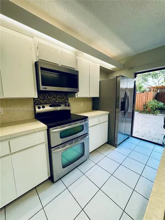 $2,600 | 9143 D Southwest 23rd Street, Davie, FL 33324