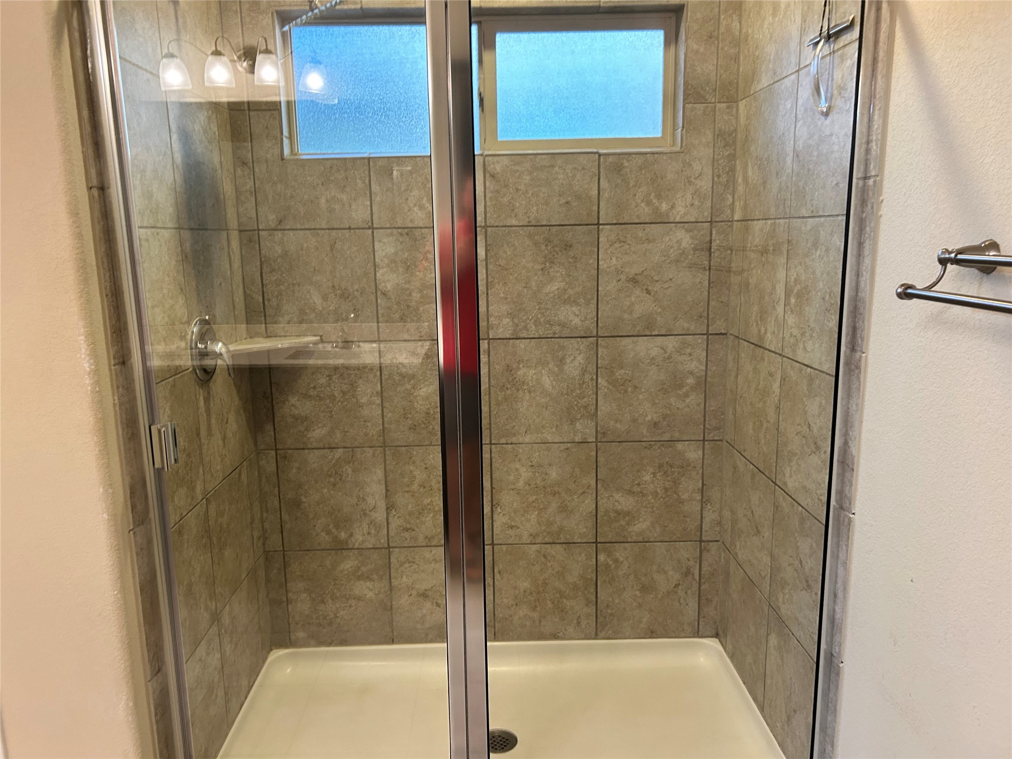 211 Animas Drive Georgetown, TX 78626 - Photo 17 of 25 a bathroom with a shower