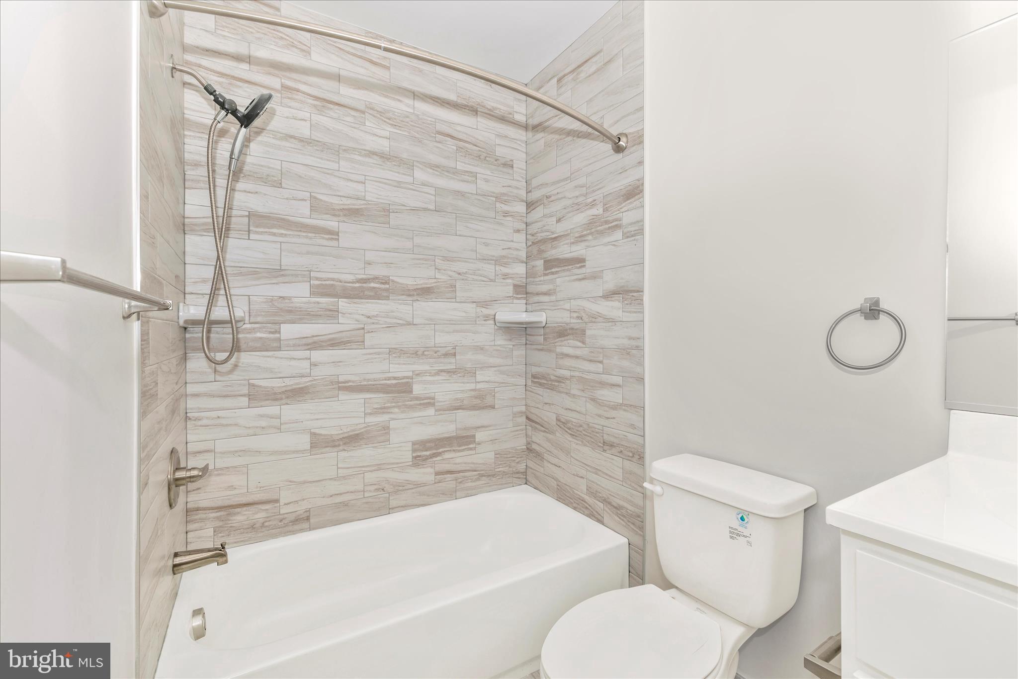 828 Quince Orchard Boulevard, Unit 82820 Gaithersburg, MD 20878 - Photo 42 of 51 a bathroom with a toilet and a bathtub