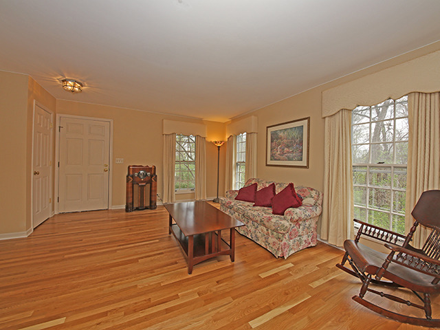 26W103 Jewell Road Wheaton, IL 60187 - Photo 6 of 19