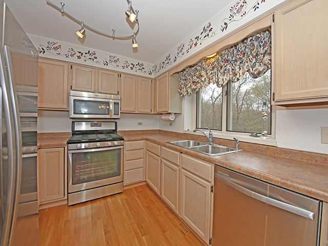 26W103 Jewell Road Wheaton, IL 60187 - Photo 9 of 19
