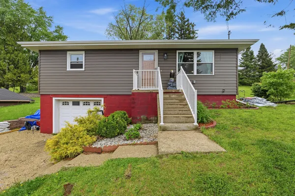 $242,300 | 118 Highland Avenue, Iron Ridge, WI 53035