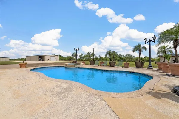 $1,499,950 | 588 Hcr 1231, Whitney, TX 76692