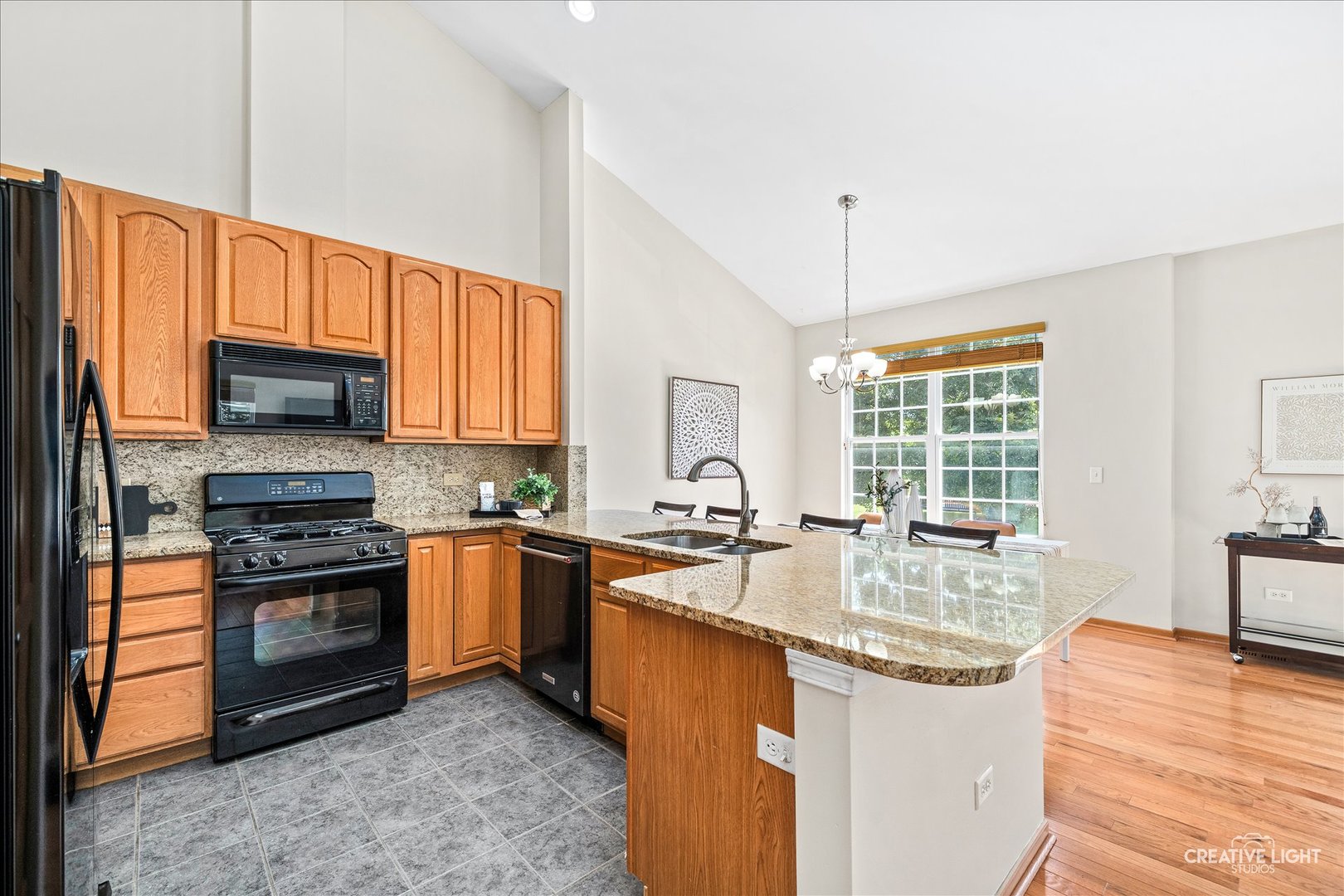906 Neudearborn Lane Naperville, IL 60563 - Photo 8 of 27