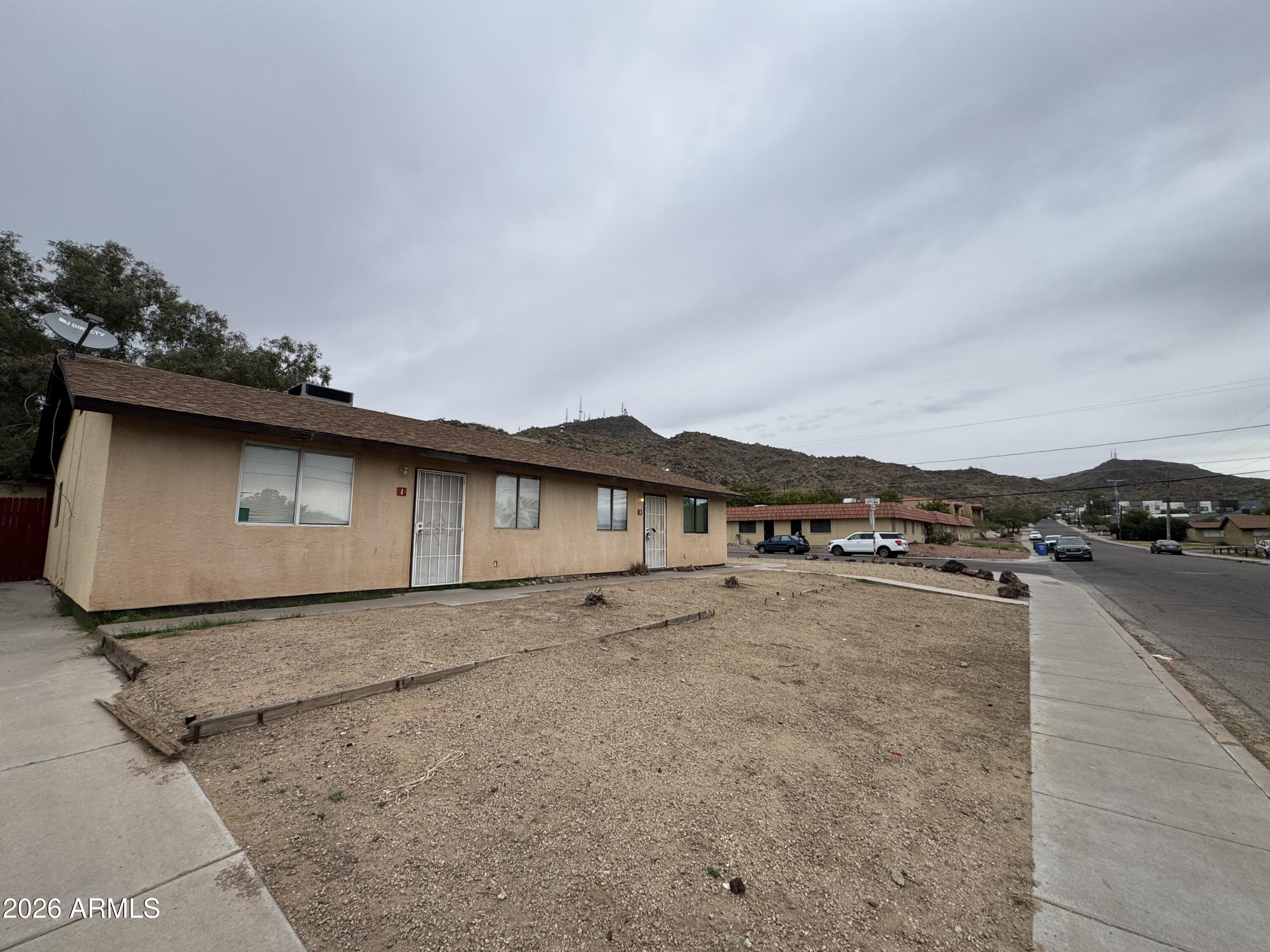 1702 West Shangri-la Road Phoenix, AZ 85029 - Photo 2 of 25 a view of a terrace