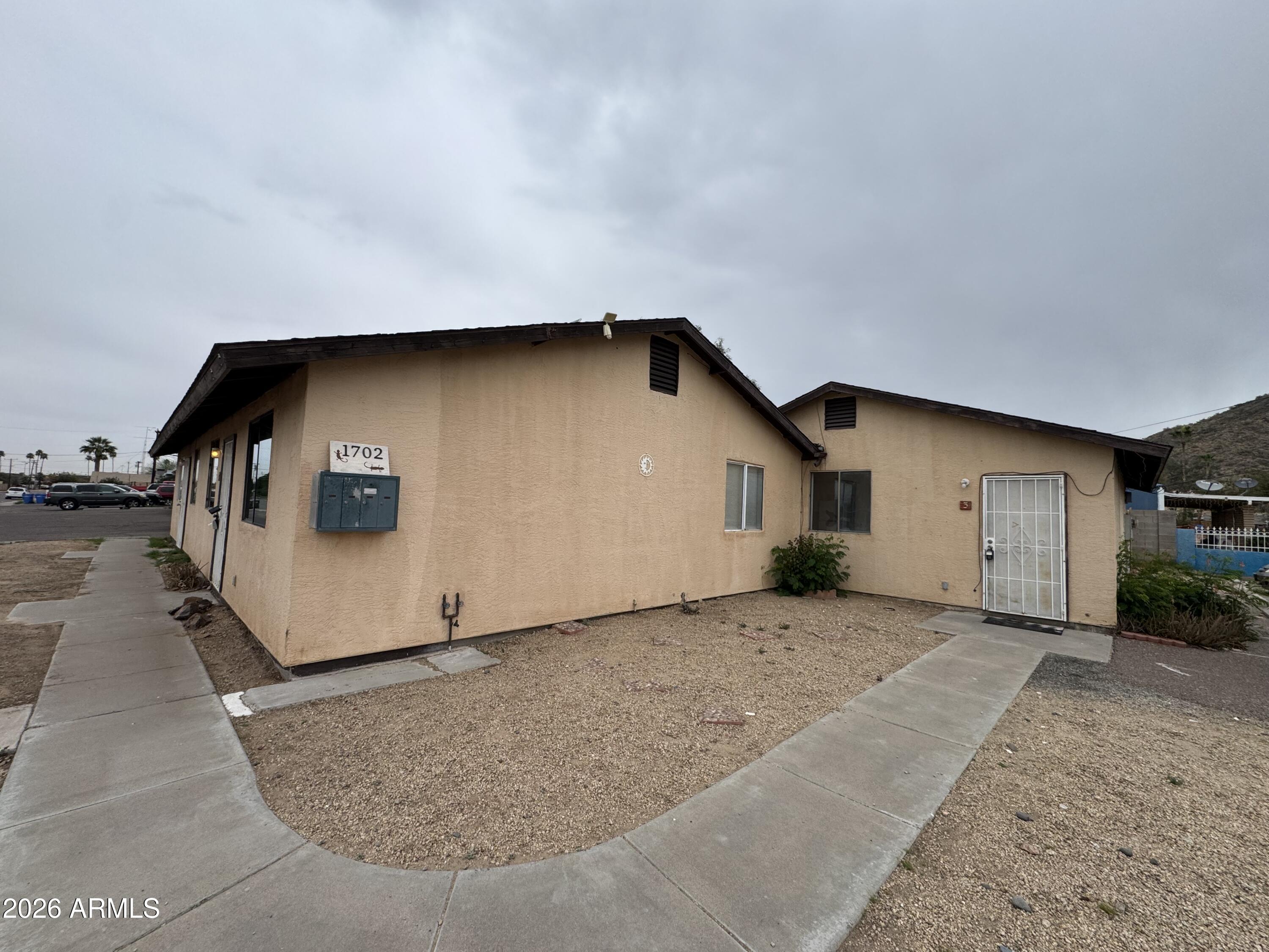 1702 West Shangri-la Road Phoenix, AZ 85029 - Photo 5 of 25 a house view with a backyard