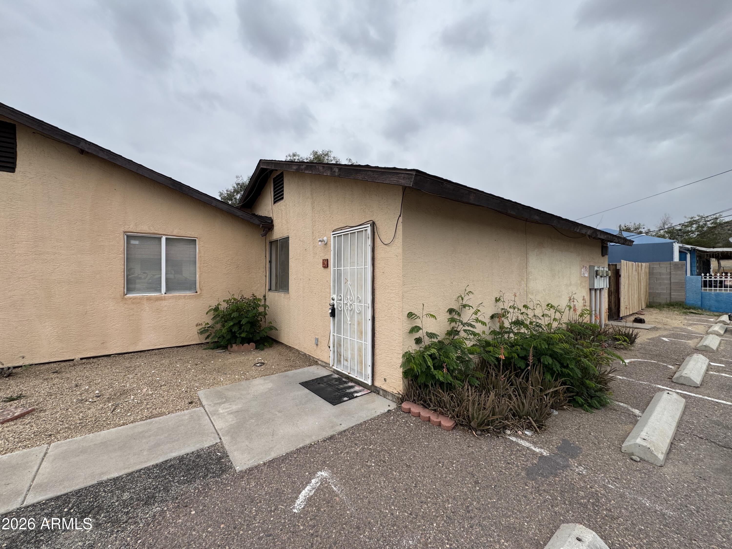 1702 West Shangri-la Road Phoenix, AZ 85029 - Photo 6 of 25 a backyard of a house with yard and garage