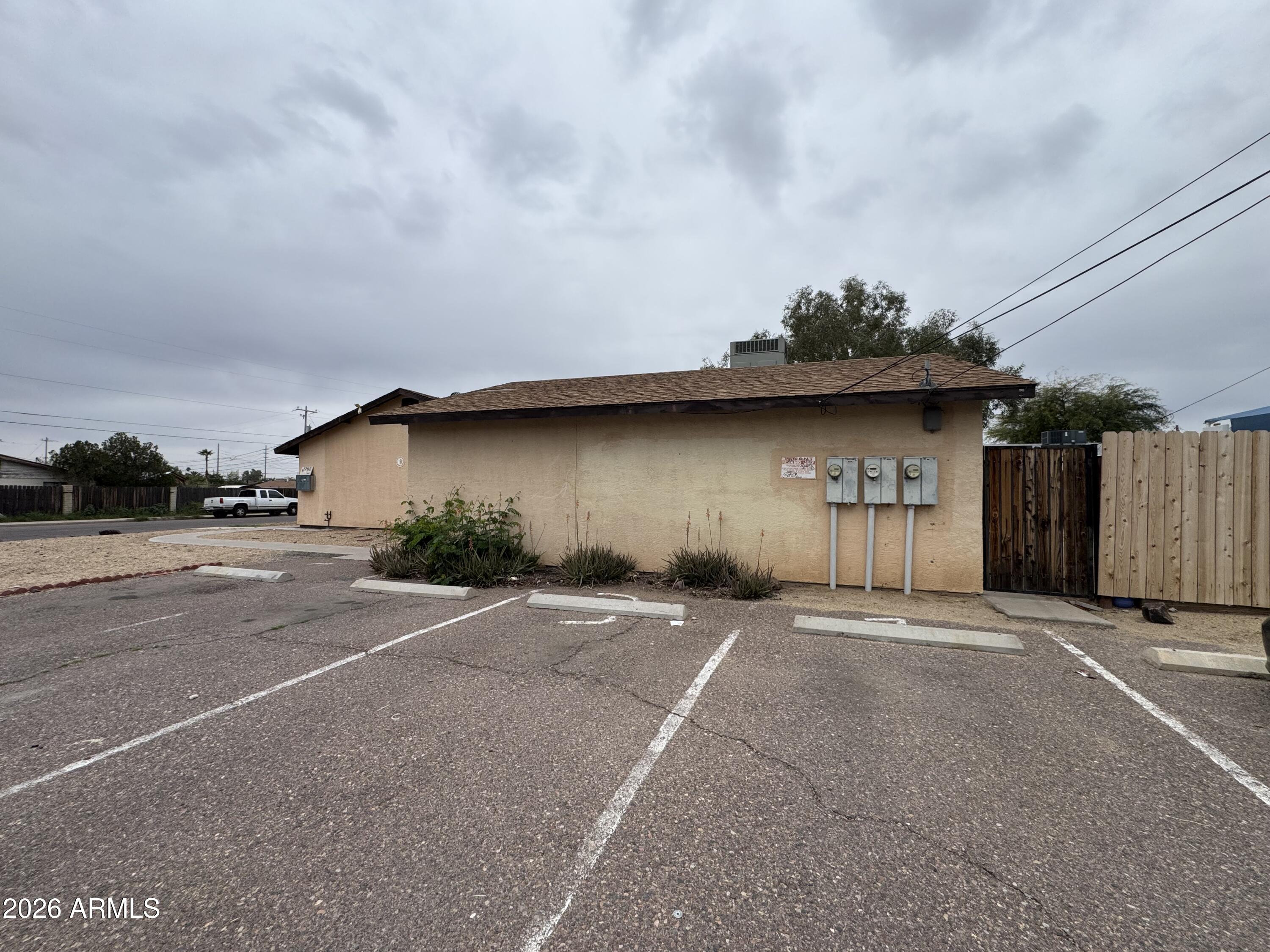 1702 West Shangri-la Road Phoenix, AZ 85029 - Photo 7 of 25 a view of a house with a street