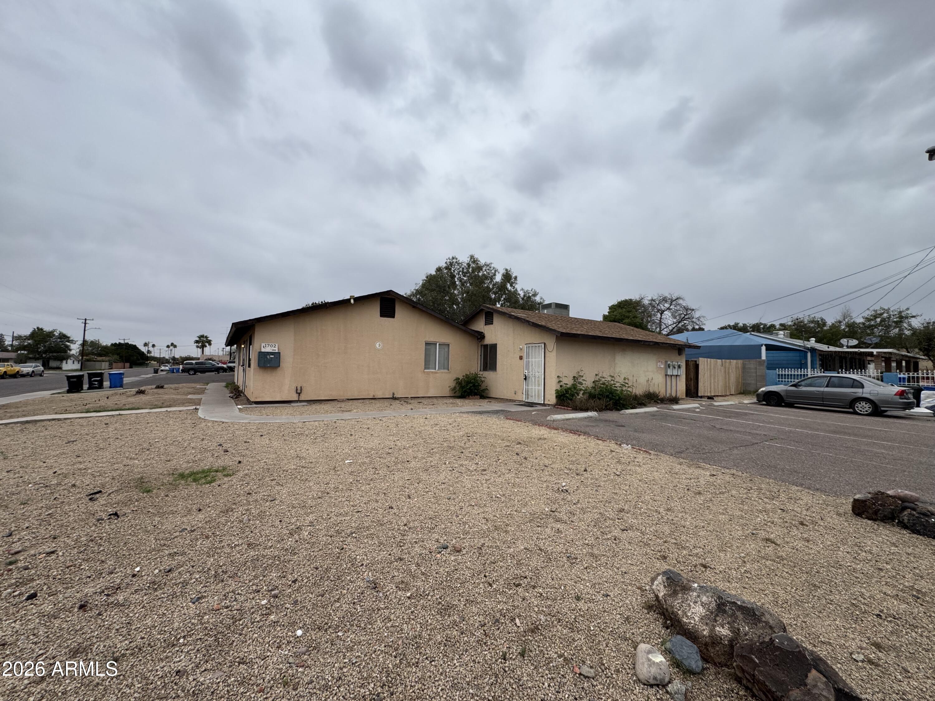 1702 West Shangri-la Road Phoenix, AZ 85029 - Photo 8 of 25 a big house with a big yard and large parking space