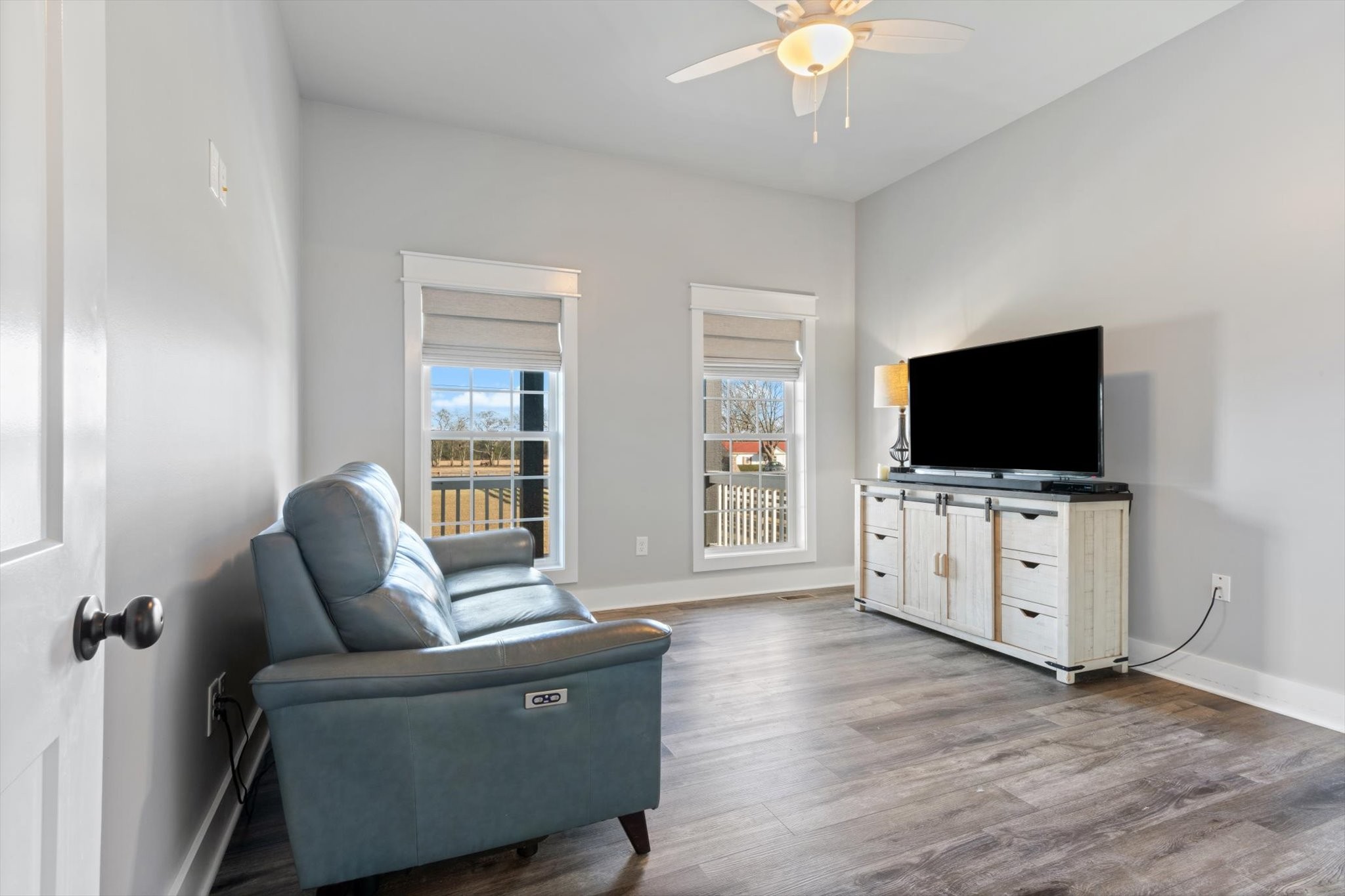 2114 Longview Road Rockvale, TN 37153 - Photo 42 of 48 a living room with furniture and a flat screen tv