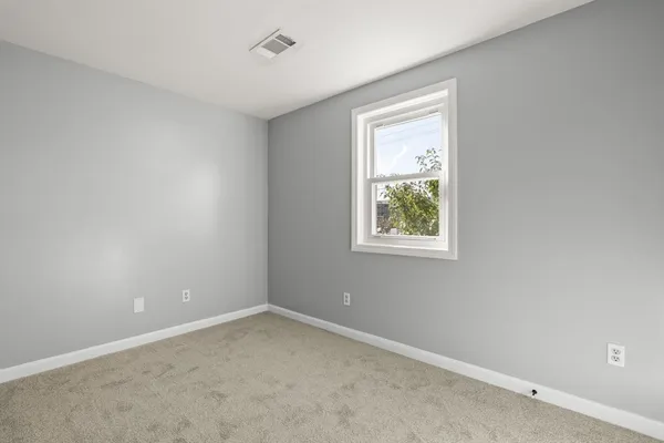 $1,800 | 120 15th Street, Unit 5, Fall River, MA 02723