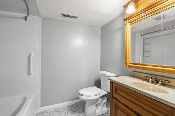 $1,800 | 120 15th Street, Unit 5, Fall River, MA 02723