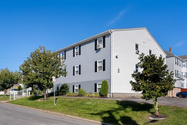 $1,800 | 120 15th Street, Unit 5, Fall River, MA 02723