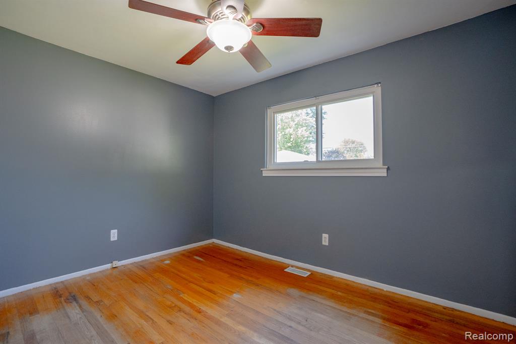 35407 Kelly Road Clinton Township, MI 48035 - Photo 19 of 38