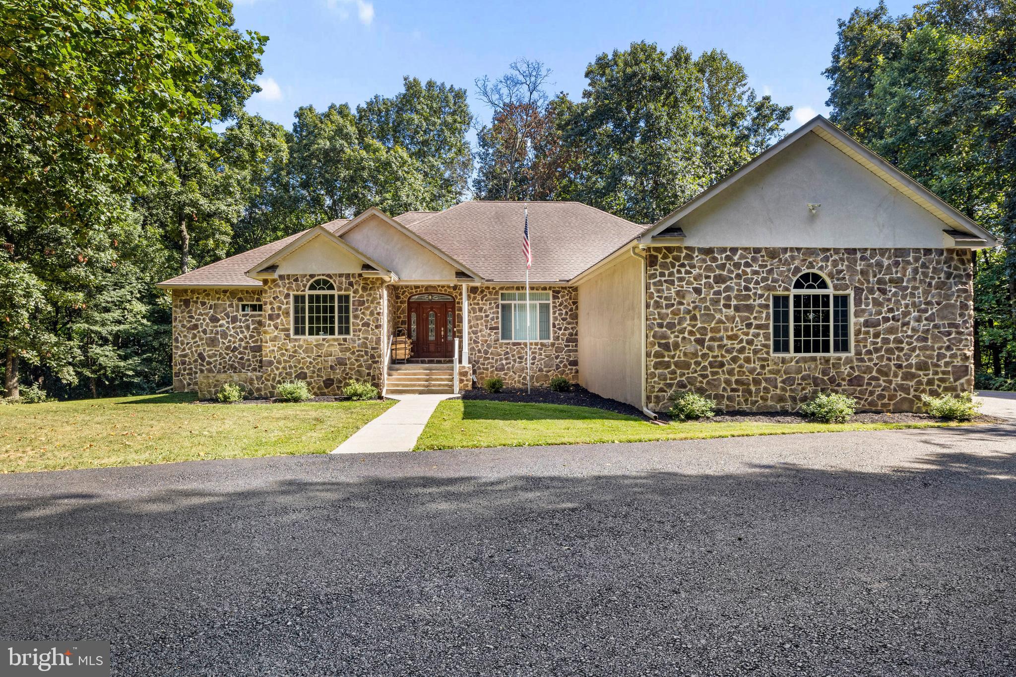 1982 Whyte Lane Spring Grove, PA 17362 - Photo 2 of 82