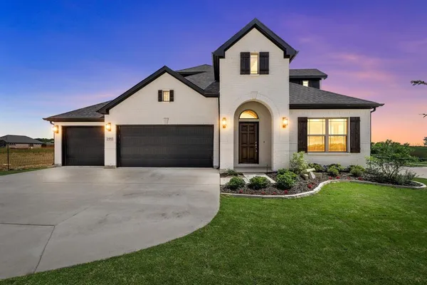 $479,990 | 1989 Daybreak Drive, Alvarado, TX 76009