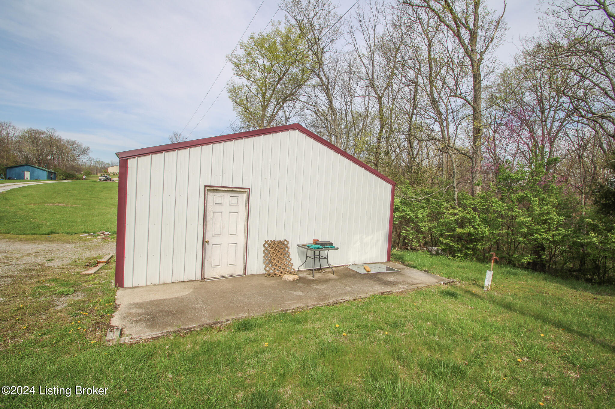 686 Windy Ridge Road Bedford, KY 40006 - Photo 10 of 42 garage