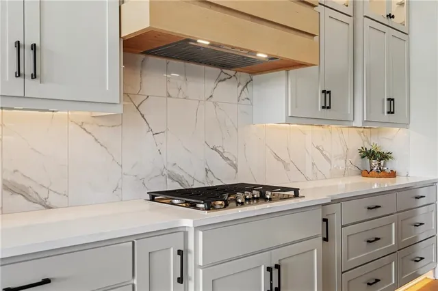 $832,500 | 605 Hampstead Drive, Raymore, MO 64083