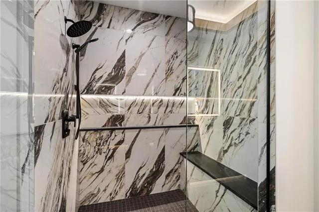 $832,500 | 605 Hampstead Drive, Raymore, MO 64083