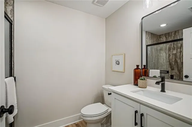 $832,500 | 605 Hampstead Drive, Raymore, MO 64083