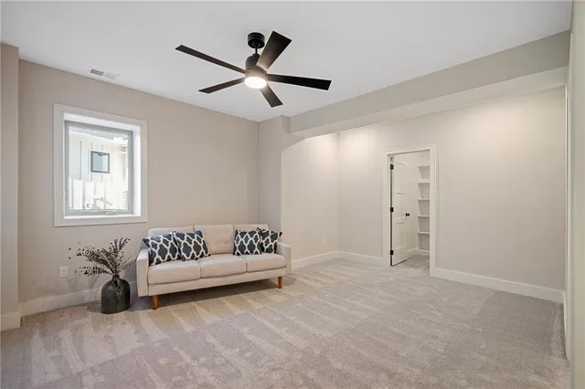 $832,500 | 605 Hampstead Drive, Raymore, MO 64083