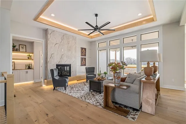 $832,500 | 605 Hampstead Drive, Raymore, MO 64083