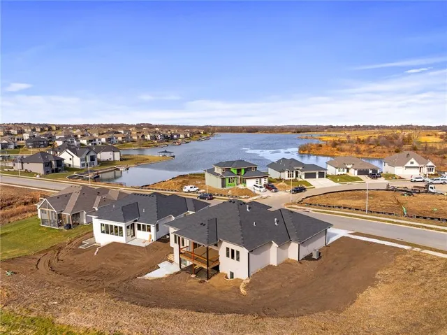 $832,500 | 605 Hampstead Drive, Raymore, MO 64083