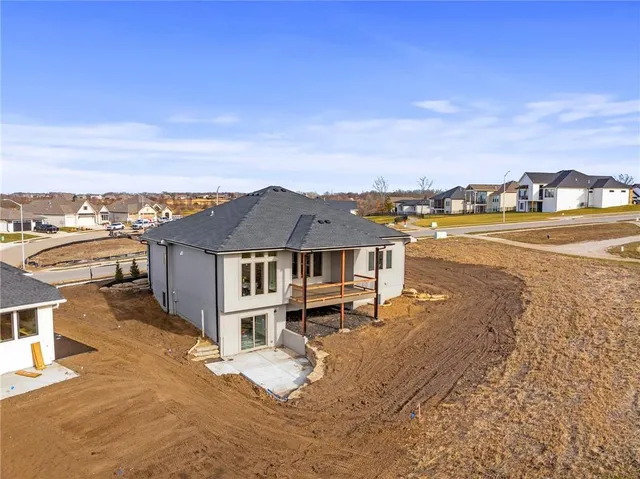 $832,500 | 605 Hampstead Drive, Raymore, MO 64083