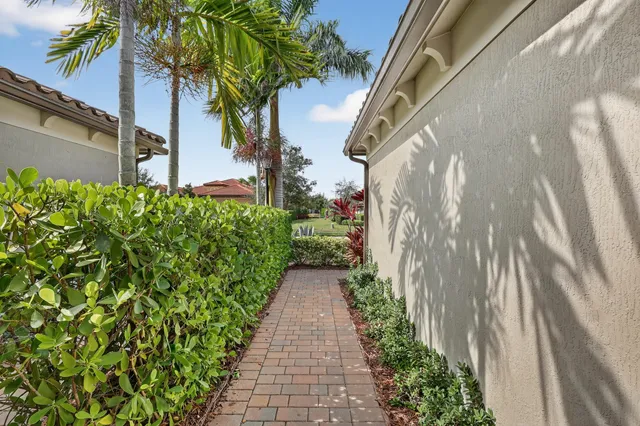 $425,000 | 5130 Unity Square, Vero Beach, FL 32967