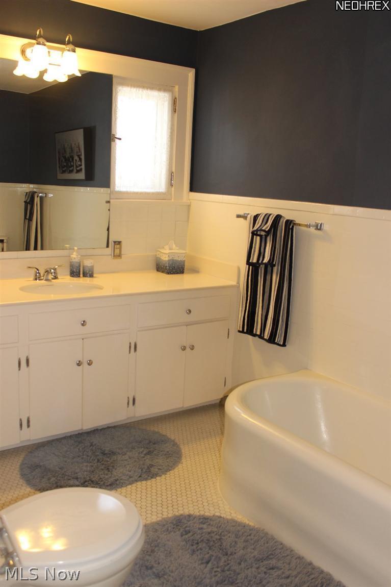 1691 Sheridan Road Cleveland, OH 44121 - Photo 19 of 25
